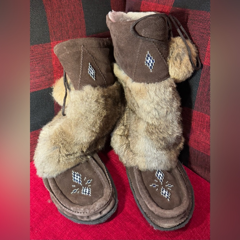 Traditional mid calf mukluks with gum rubber sole - Picture 4 of 6